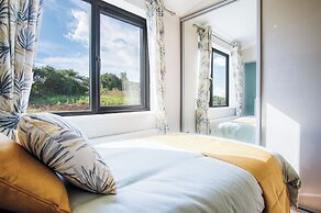 Swanlake Lodge - 3 Bedroom Holiday Home - Penally