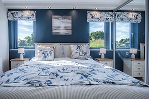 Swanlake Lodge - 3 Bedroom Holiday Home - Penally