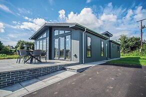 Swanlake Lodge - 3 Bedroom Holiday Home - Penally