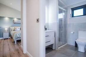 Swanlake Lodge - 3 Bedroom Holiday Home - Penally