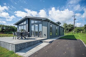 Swanlake Lodge - 3 Bedroom Holiday Home - Penally