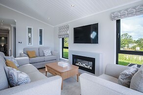 Swanlake Lodge - 3 Bedroom Holiday Home - Penally