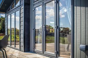 Swanlake Lodge - 3 Bedroom Holiday Home - Penally