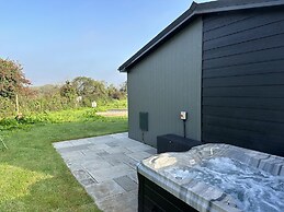 Swanlake Lodge - 3 Bedroom Holiday Home - Penally