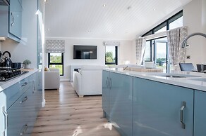 Swanlake Lodge - 3 Bedroom Holiday Home - Penally