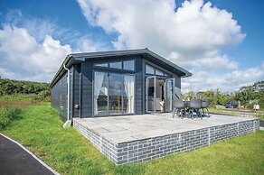 Swanlake Lodge - 3 Bedroom Holiday Home - Penally