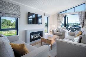 Swanlake Lodge - 3 Bedroom Holiday Home - Penally