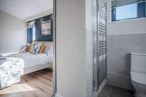 Swanlake Lodge - 3 Bedroom Holiday Home - Penally