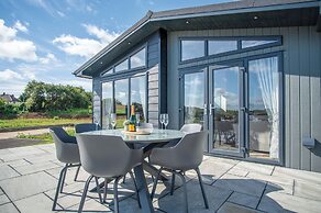 Swanlake Lodge - 3 Bedroom Holiday Home - Penally