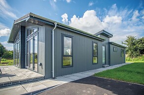 Swanlake Lodge - 3 Bedroom Holiday Home - Penally