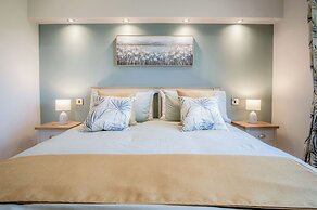 Swanlake Lodge - 3 Bedroom Holiday Home - Penally