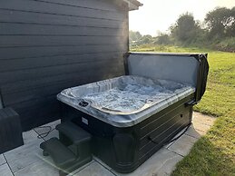 Swanlake Lodge - 3 Bedroom Holiday Home - Penally