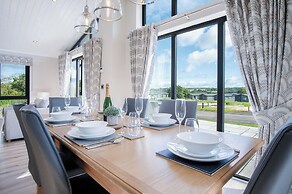 Swanlake Lodge - 3 Bedroom Holiday Home - Penally