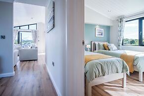 Swanlake Lodge - 3 Bedroom Holiday Home - Penally