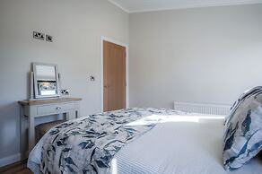 Swanlake Lodge - 3 Bedroom Holiday Home - Penally