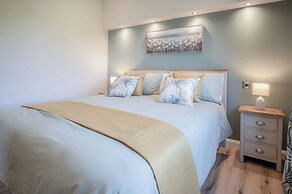 Swanlake Lodge - 3 Bedroom Holiday Home - Penally