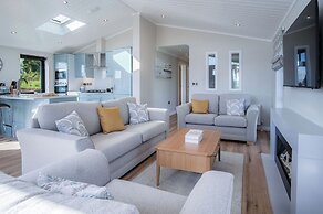 Swanlake Lodge - 3 Bedroom Holiday Home - Penally