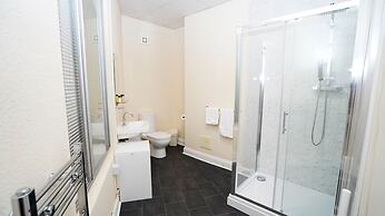 E2M Stays Lowestoft High street