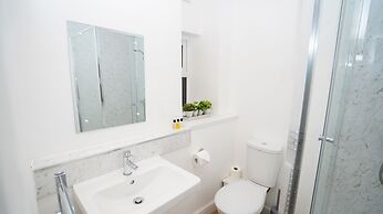 E2M Stays Lowestoft High street