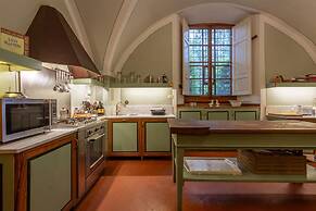 Villa di Tizzano Luxurious Retreat in Paradise