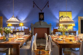 Villa di Tizzano Luxurious Retreat in Paradise