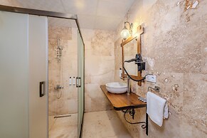 Rocca Stone House
