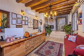 Rocca Stone House