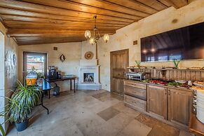 Rocca Stone House