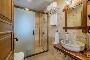 Rocca Stone House