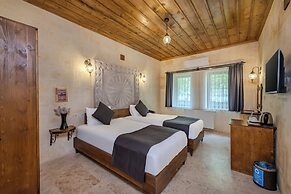 Rocca Stone House