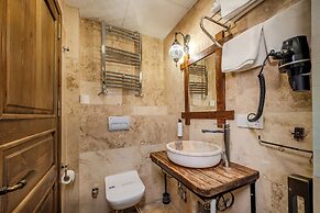 Rocca Stone House