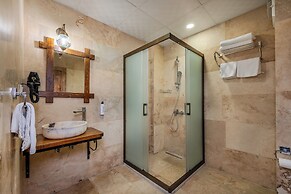 Rocca Stone House