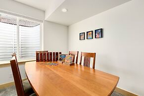 Lakeside Luxury - Hot Tub, Pool Table, and Views