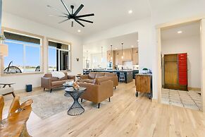 Lakeside Luxury - Hot Tub, Pool Table, and Views