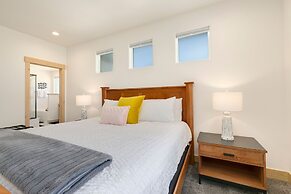 Lakeside Luxury - Hot Tub, Pool Table, and Views