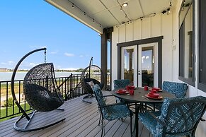 Lakeside Luxury - Hot Tub, Pool Table, and Views