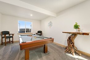 Lakeside Luxury - Hot Tub, Pool Table, and Views