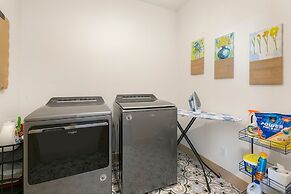 Lakeside Luxury - Hot Tub, Pool Table, and Views