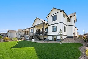 Lakeside Luxury - Hot Tub, Pool Table, and Views