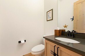 Lakeside Luxury - Hot Tub, Pool Table, and Views