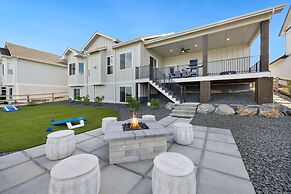 Upscale Waterfront Estate With Mountain Sunset Views