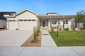 Upscale Waterfront Estate With Mountain Sunset Views