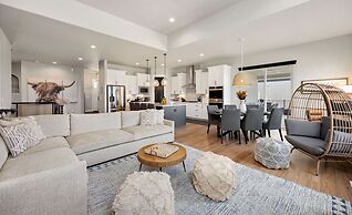 Upscale Waterfront Estate With Mountain Sunset Views