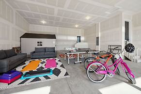 Upscale Waterfront Estate With Mountain Sunset Views