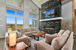 Luxury Home With Spectacular Rocky Mountain Views