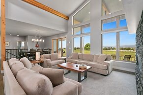 Luxury Home With Spectacular Rocky Mountain Views