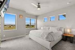 Luxury Home With Spectacular Rocky Mountain Views