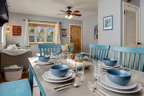 Cozy Mountain Retreat in Downtown With Hot Tub and Bikes