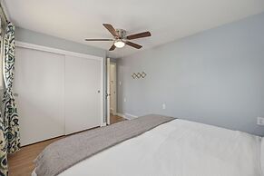 Cozy Mountain Retreat in Downtown With Hot Tub and Bikes