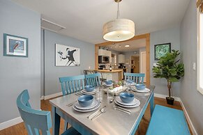 Cozy Mountain Retreat in Downtown With Hot Tub and Bikes